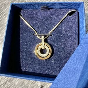 NWT SWAROVSKI - CIRCLE PENDANT NECKLACE - GOLD